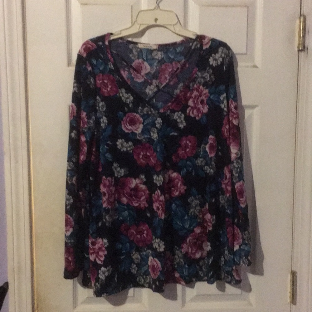 ❤️ pretty floral top!